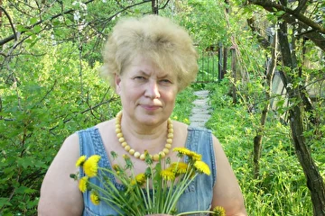 Весна, весна! Всё в одуванчиках на даче в Нахабино.