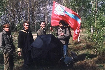Эльба. Под знаменем - Есавкин, Полярник, Эппов, Богданов, под зонтиком - Алексеев.
