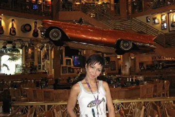 Saule Sharipova (Сауле Шарипова) - HOLLYWOOD Los Angeles  -  Hard Rock Cafe