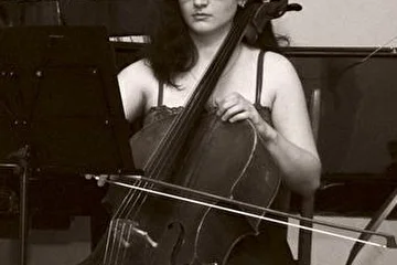 Лысенко Мария: виолончель, участвовала в записи альбома "Полчаса тишины"