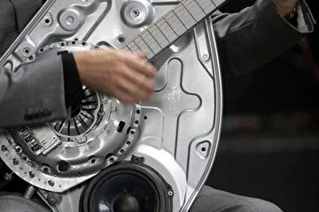 Ford Focus разобрали на музыкальные инструменты