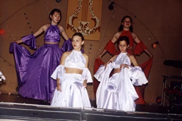 Нам -20. Современный  танец  ВДОХНОВЕНИЕ. Старшая танцевальная группа. 1999 г.
