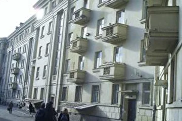 У Дмитрия Гороховского
http://kvartirniki.spb.ru