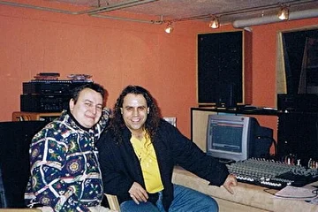 В студии, у шлягер-певца и звукорежиссёра Марко Рикардо.