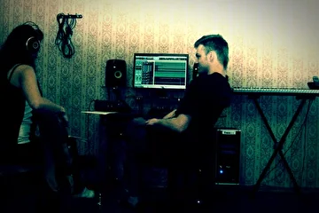 Официальная страница ВКонтакте: http://vkontakte.ru/altavistaband

В проекте RealMusic: http://www.realmusic.ru/altavistaband/
