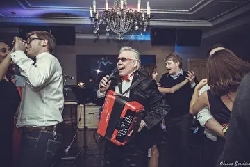ФРАНЦУЗСКИЙ ШАНСОНЬЕ -ПЕВЕЦ, ТРУБАЧ И АККОРДЕОНИСТ ЖЕЖЕ ДЕ МОНМАРТР