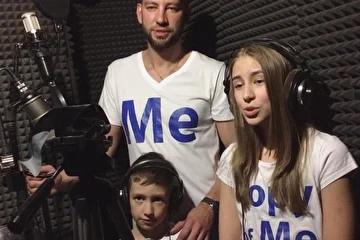 http://russtudio.spb.ru/pesnya-v-podarok