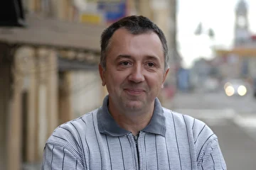Антон Антонов - клавиши, гитара