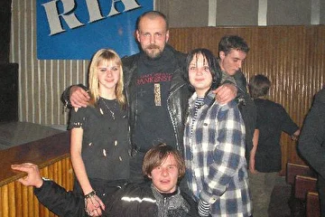 Хе...Вуду, охранник и две мои подруги...