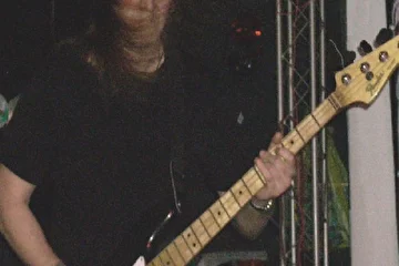 Дмитрий 'Злой' Крылов - бас - гитара