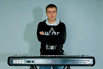 Илья Мелкозёров – клавишные 