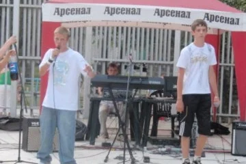 Выступаю с Snik`oм 
Открытый микрофон 2009,г.Энергодар