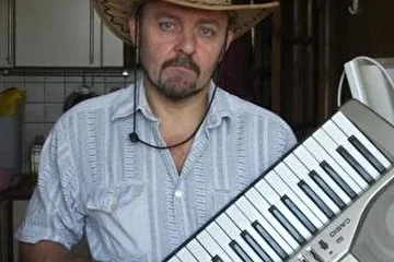 Михаил Букалов-вокал,клавиши