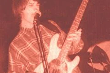Родился 9 августа 1970 года в Москве. В 15 лет начал играть на бас-гитаре в самодеятельной школьной группе. С 1994 г. по 1999 г. - бас-гитарист и второй вокал в группе СТАРЫЙ ПРИЯТЕЛЬ. 

С января 1999 г. по настоящее время - лидер группы СЕДЬМОЙ ГОРОД, бас-гитара и бэк-вокал. Автор музыки и текстов почти всего материала группы. 

Хобби: спорт и футбол в особенности. Друзья называют Гусь (сокращено ГУ)