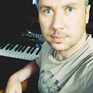 Дмитрий Веселов    (STUDIO БЕЗПРОВОДОВ)