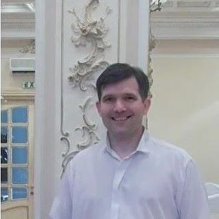 Ведущий праздничных мероприятий АЛЕКСАНДР  РОМАНОВ