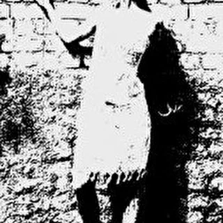 Lady_in_never_mind_colour
