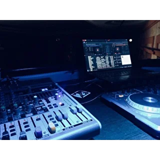 DJ 