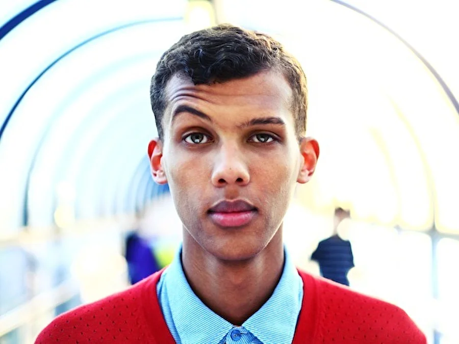 Stromae театрально показал борьбу с раком в клипе