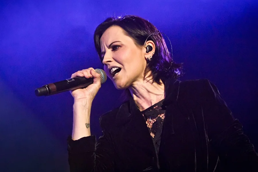 Причину смерти вокалистки The Cranberries решили скрыть