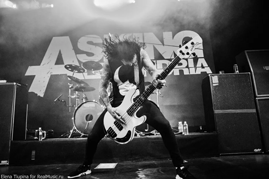 Asking Alexandria, 17 апреля, «Космонавт» 