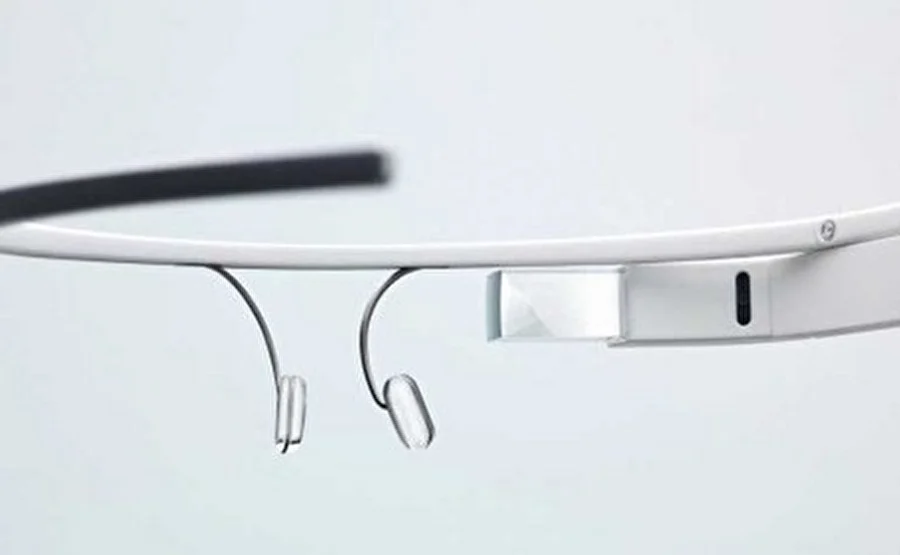 Для Google Glass появились приложения Facebook и Twitter