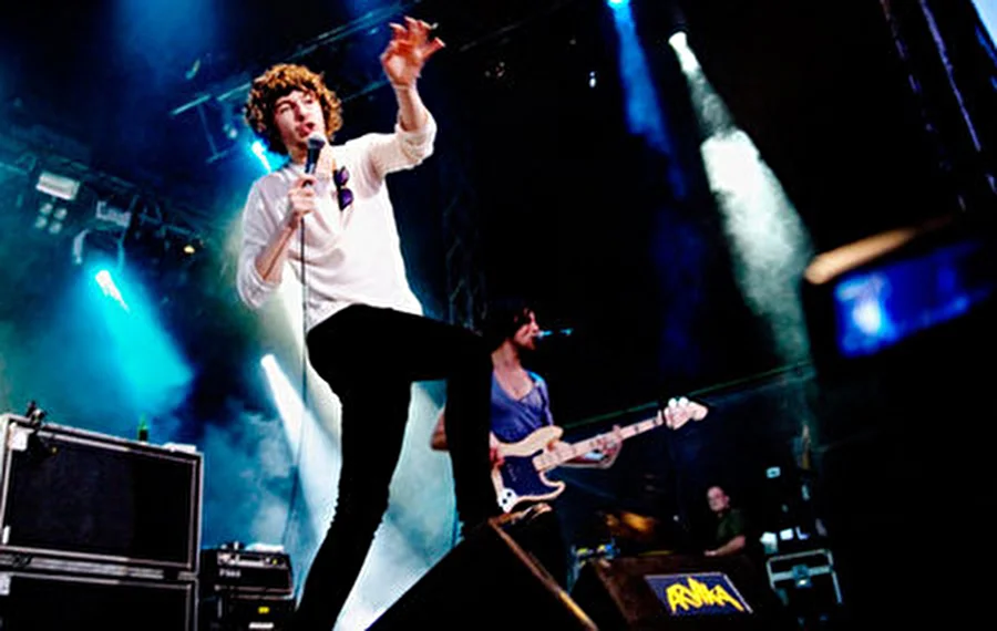 Подкупающе молоды и непосредственны - The Kooks впервые в России!