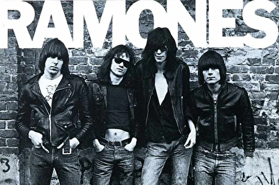 Умер последний участник золотого состава легендарной группы Ramones
