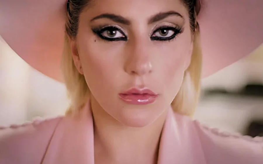 Леди Гага выпустила клип на песню Million Reasons (Видео)
