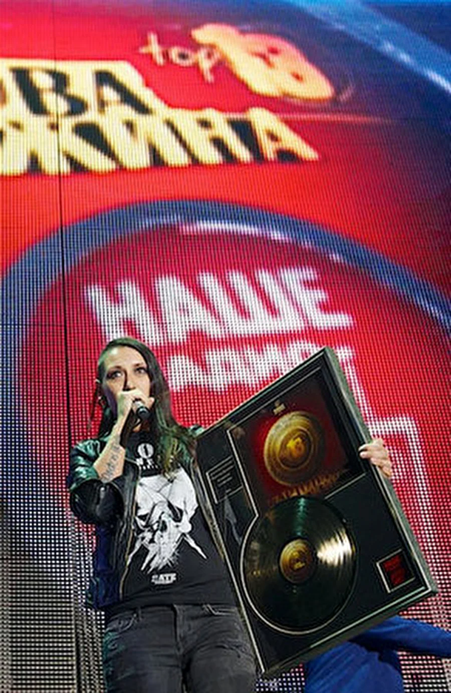 Лусинэ Геворкян стала обладательницей премии «Чартова дюжина» в номинации «Солистка»!