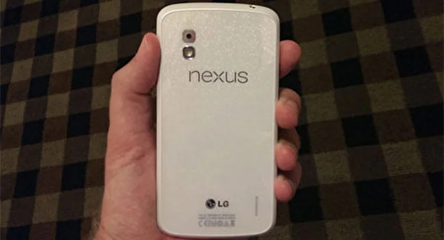 Google Nexus 4 в белом