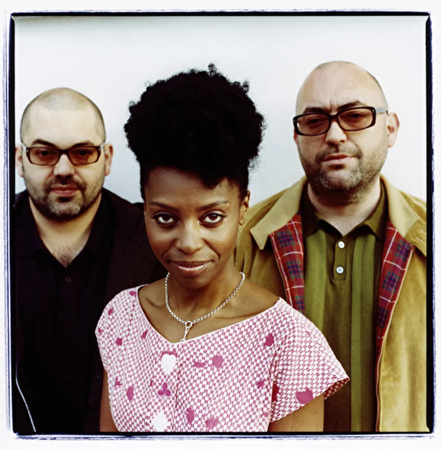 Автограф-сессия группы Morcheeba состоится в мегамагазине Media Markt