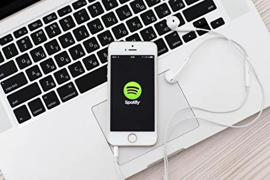 Музыкальный сервис Spotify отказался от работы в России