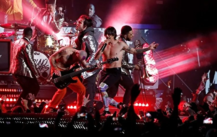 Red Hot Chili Peppers признались в выступлении под фонограмму