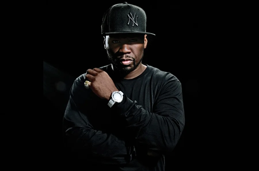 50 Cent ударил фанатку